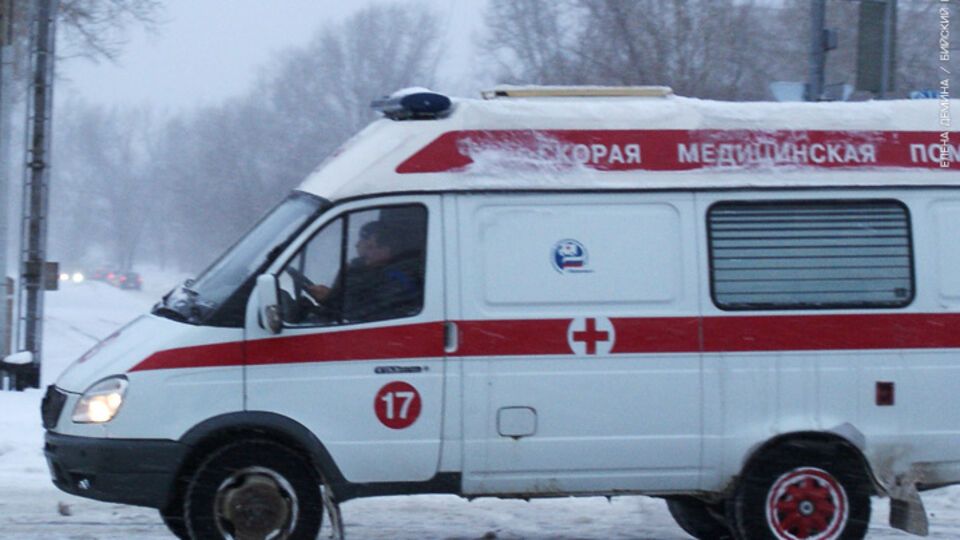 В интернет попало видео о том, как в Подмосковье полицейский не пропустил "скорую помощь" из-за приближающегося кортежа