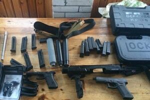 Мужчина лично собрал два пистолета и намеревался их продать