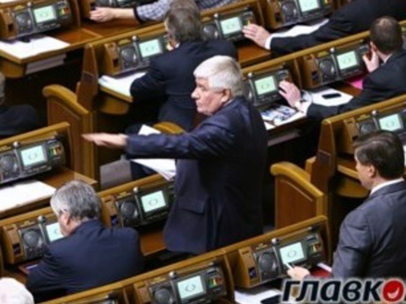 На заседании присутствовали адвокаты сторон и юрист Гущин, настаивающий на прохождении Шепелевым теста на отцовство