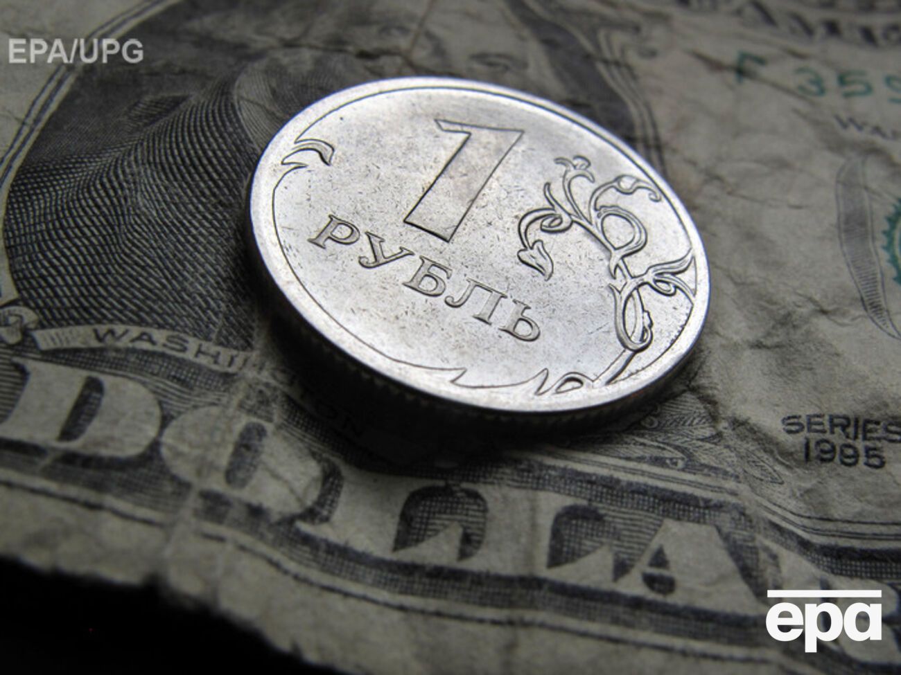 Стремительнее рубля падал лишь южноафриканский ранд