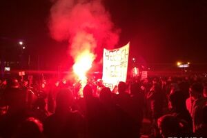 В нидерландском городке митингующие против наплыва беженцев подрались с полицией