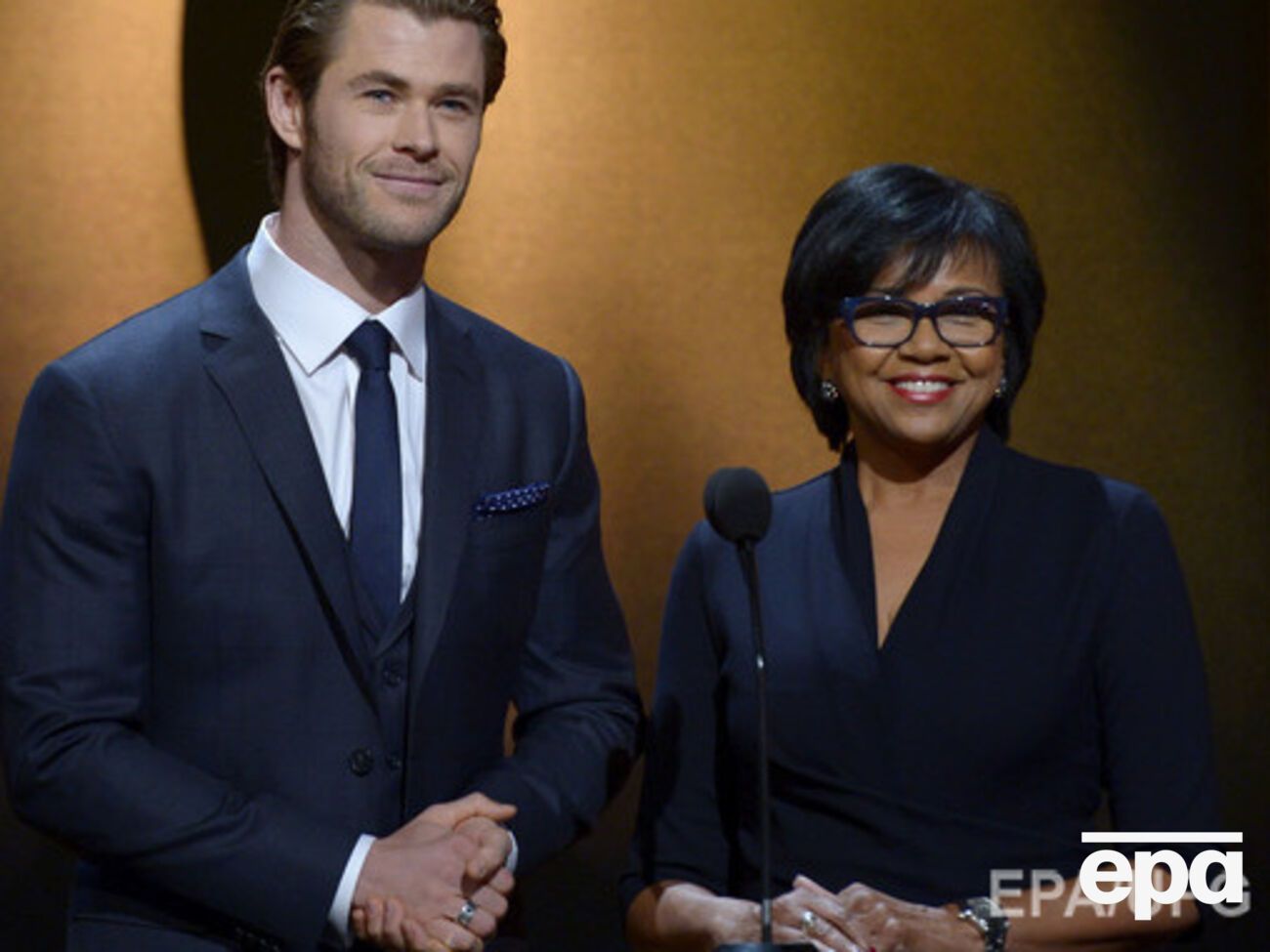 Айзекс (справа) обещает изменения в составе киноакадемии