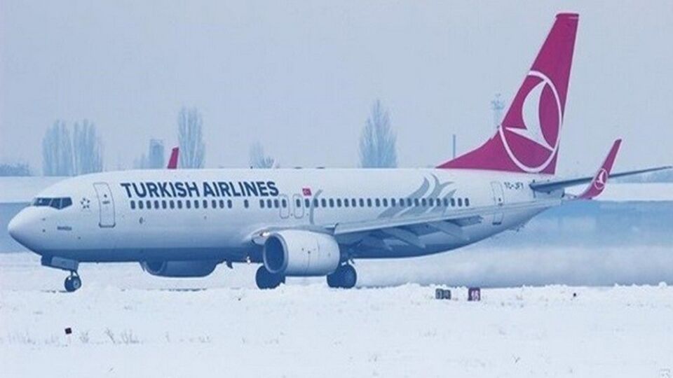 Одесский аэропорт уже принял первый рейс после снегопадов