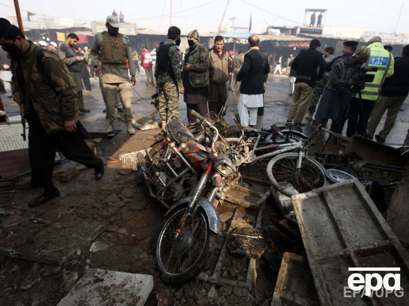 Террорист ворвался на блокпост на мотоцикле