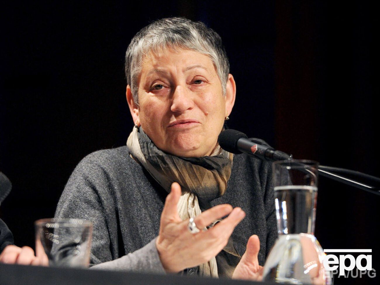 Писательница Людмила Улицкая: От массовых репрессий Россию отделяет лишь "очень тонкая перегородка"