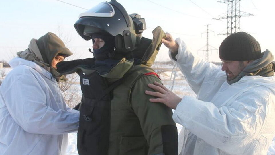 Украинские саперы обеспечивают возможность работы ремонтных бригад