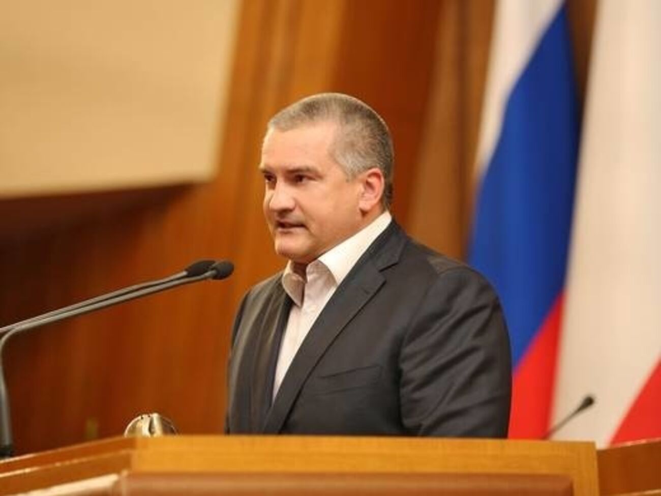 "Глава Крыма" Сергей Аксенов потребовал&nbsp;от "министерства туризма" дать "реальную картину", как будут работать пансионаты в 2016 году