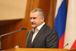 "Глава Крыма" Сергей Аксенов потребовал от "министерства туризма" дать "реальную картину", как будут работать пансионаты в 2016 году
