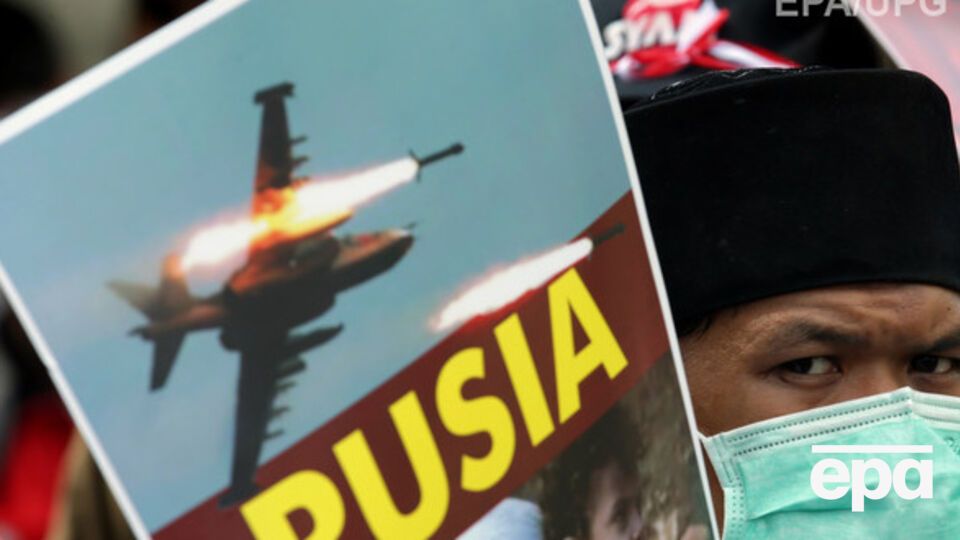 РФ сбросила в Сирии 40 т гумпомощи