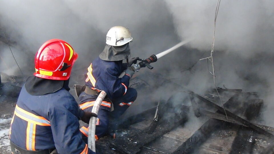 В городе Пирятин загорелась квартира в пятиэтажном доме