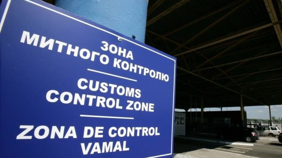 С сегодняшнего дня российские товары будут облагаться пошлиной