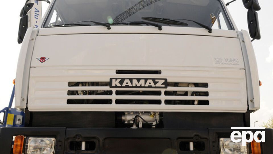 Кабина КамАЗа была оборудована средствами радиосвязи