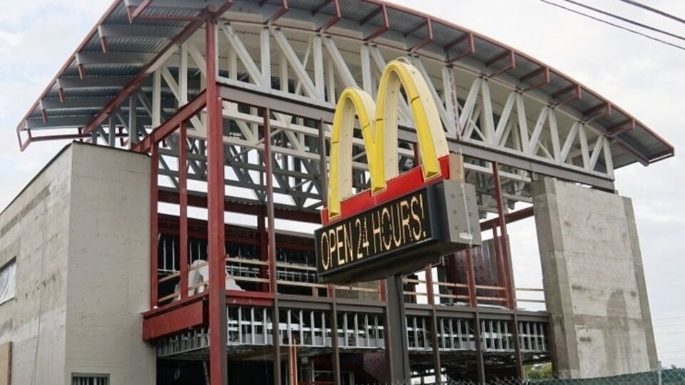 На месте старого фастфуда построят новый ресторан McDonald's