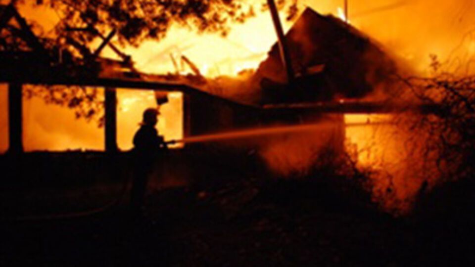 В селе Черлянское Предместье возник пожар на чердаке деревянного здания ресторана