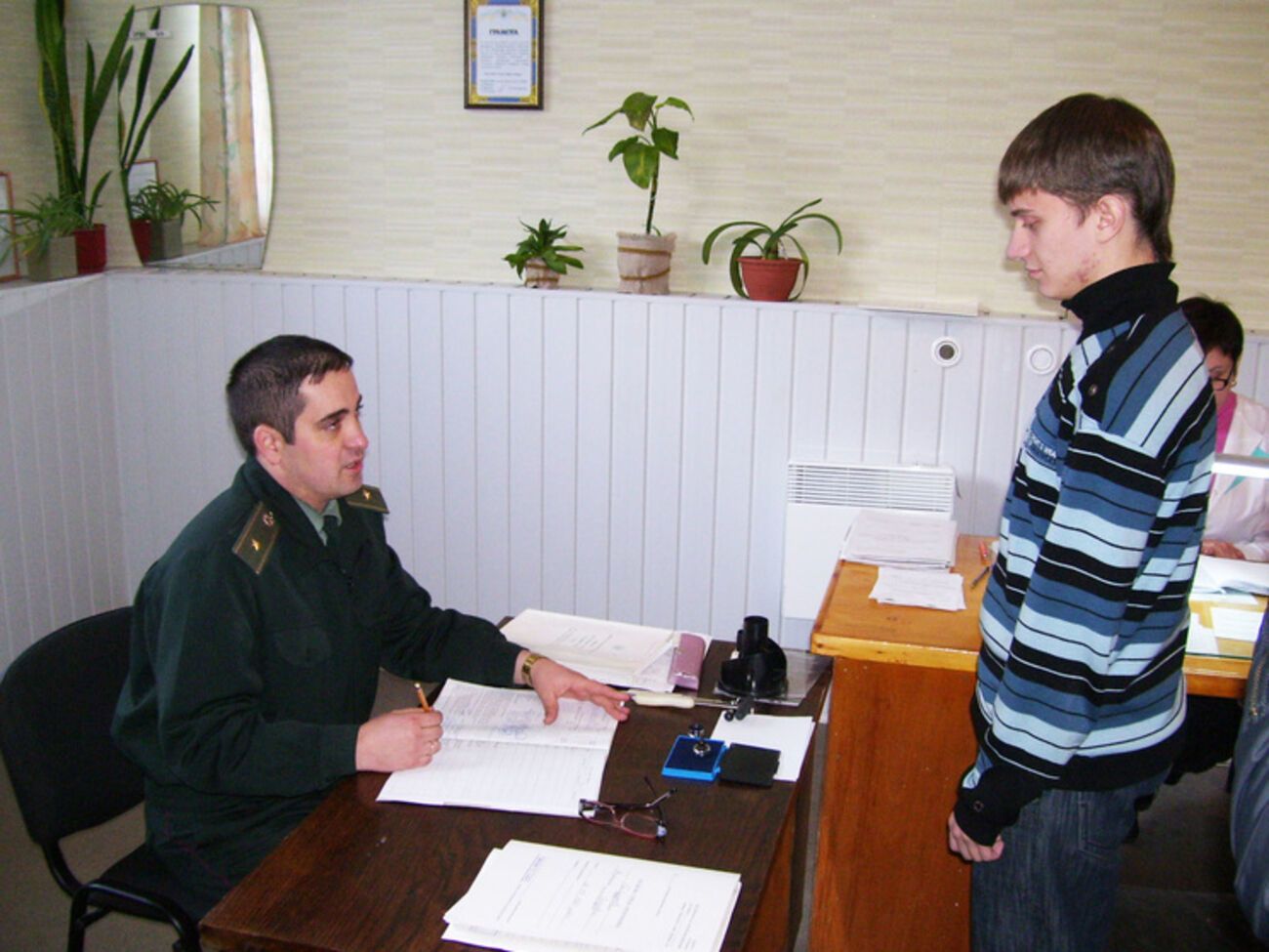 Юношей поставят на воинский учет и проверят на пригодность к службе