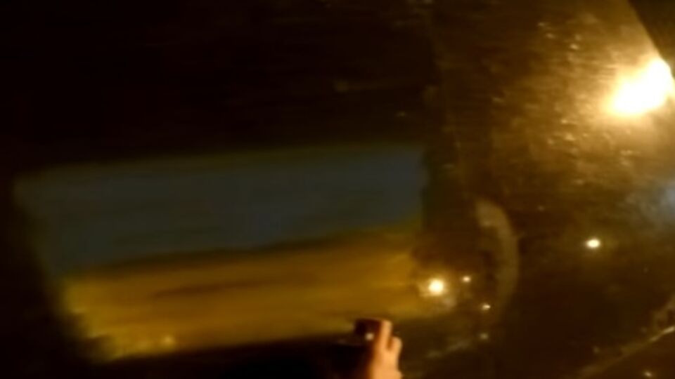 Памятник Ленину в Донецке украсили украинским флагом