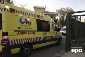 Возле места обрушения здания в Мадриде работают бригады скорой помощи и пожарные