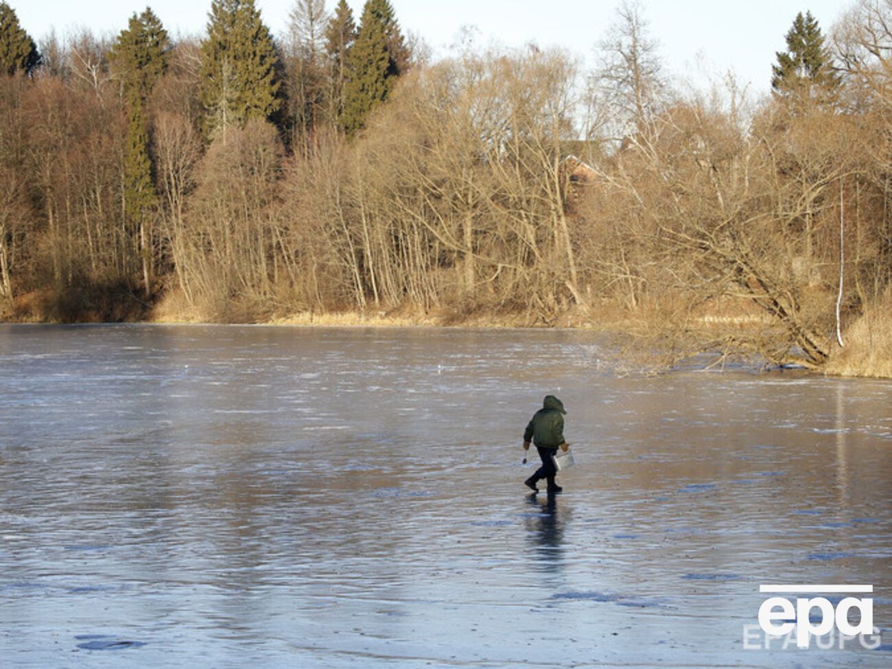Спасатели призвали граждан не выходить на лед