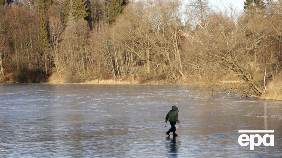 Спасатели призвали граждан не выходить на лед
