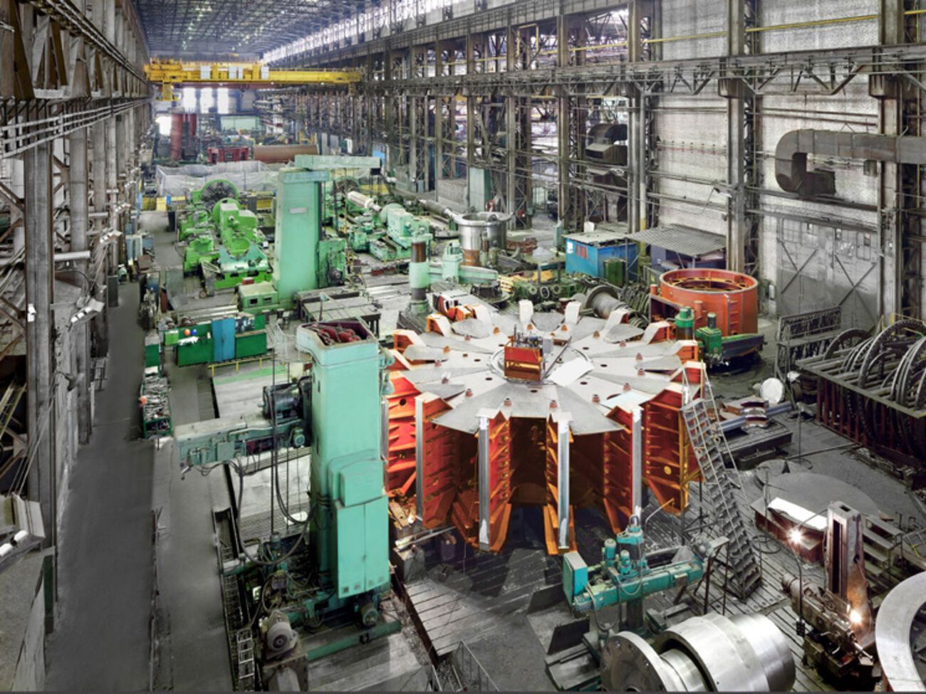 В цеху завода "Электротяжмаш"