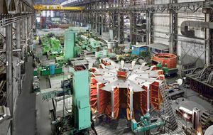 В цеху завода "Электротяжмаш"