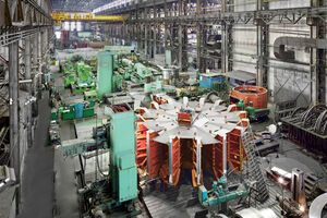 В цеху завода "Электротяжмаш"