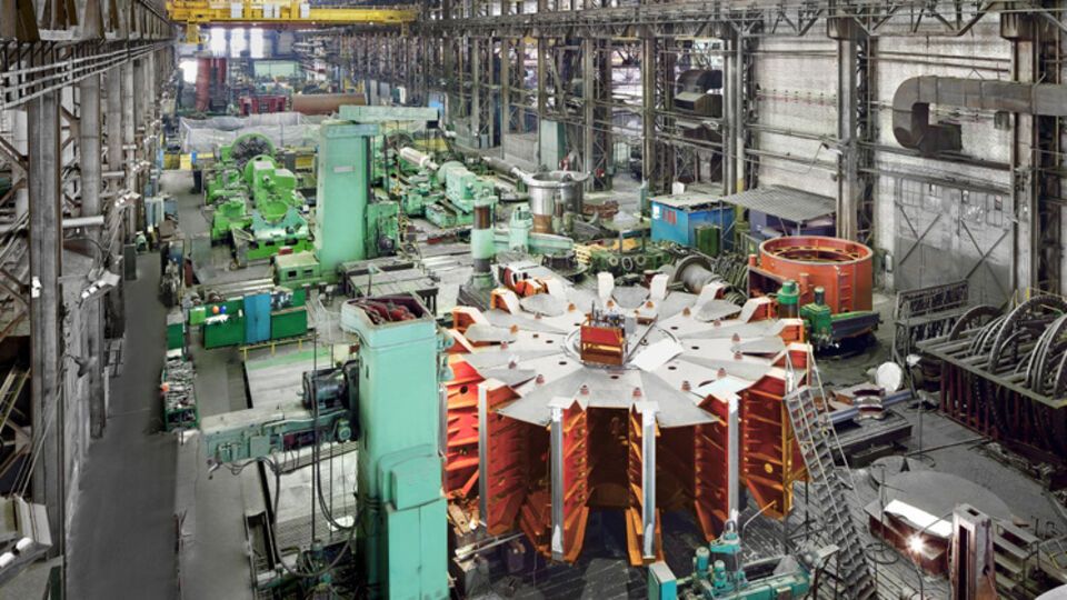 В цеху завода "Электротяжмаш"