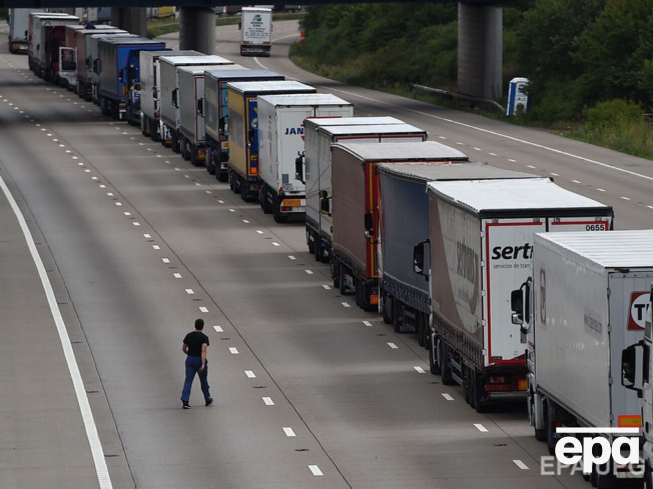 На российско-украинской границе застряли молдавские грузовики