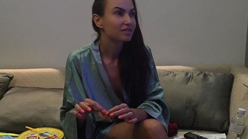 Бледанс: Могут ли женщины целоваться в губы? А подругу? А любимую артистку? А в Кремле? Почему нет?!