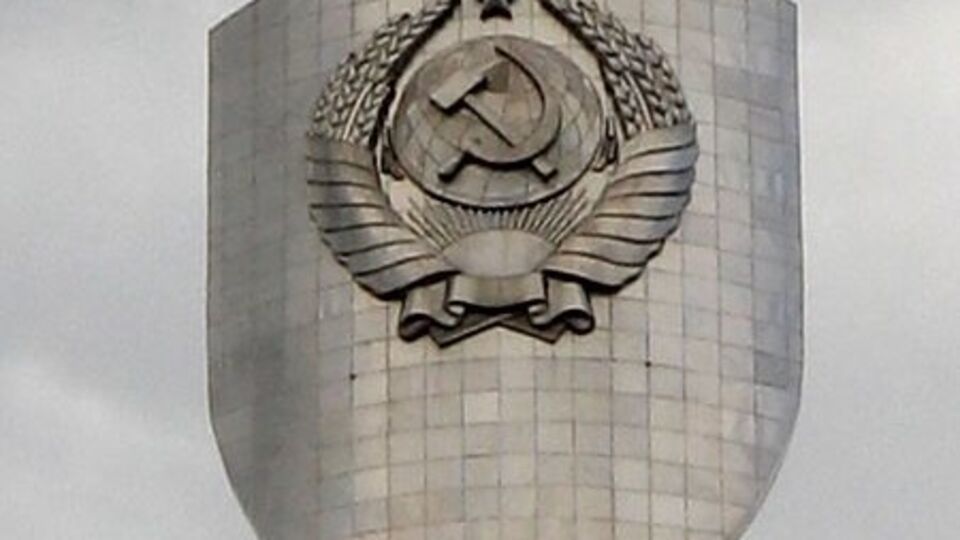 Со щита "Родины-матери" снимут советскую символику