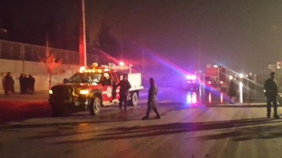 Полицейские работают на месте взрыва