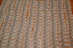 Изъятые $500, при получении которых задержали чиновника