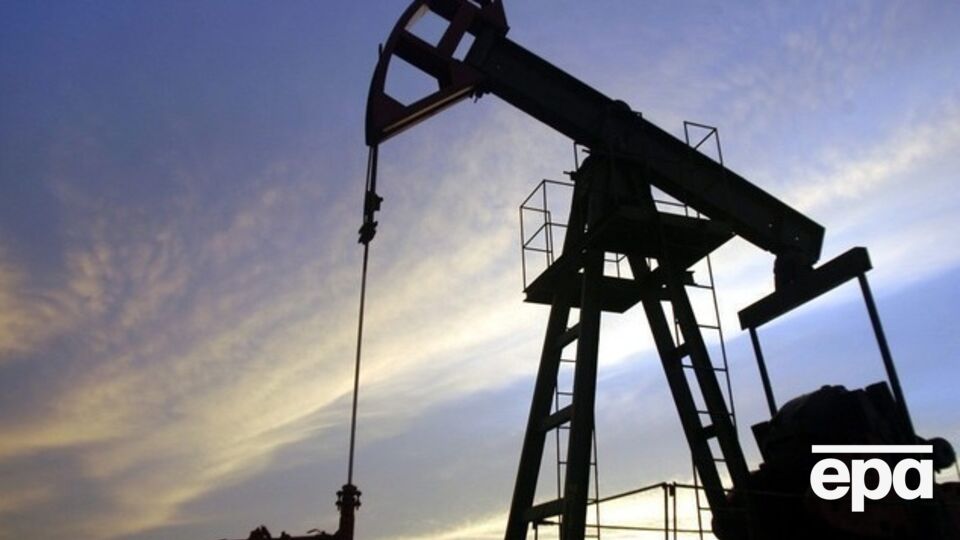 Цена на нефть стабильно снижается