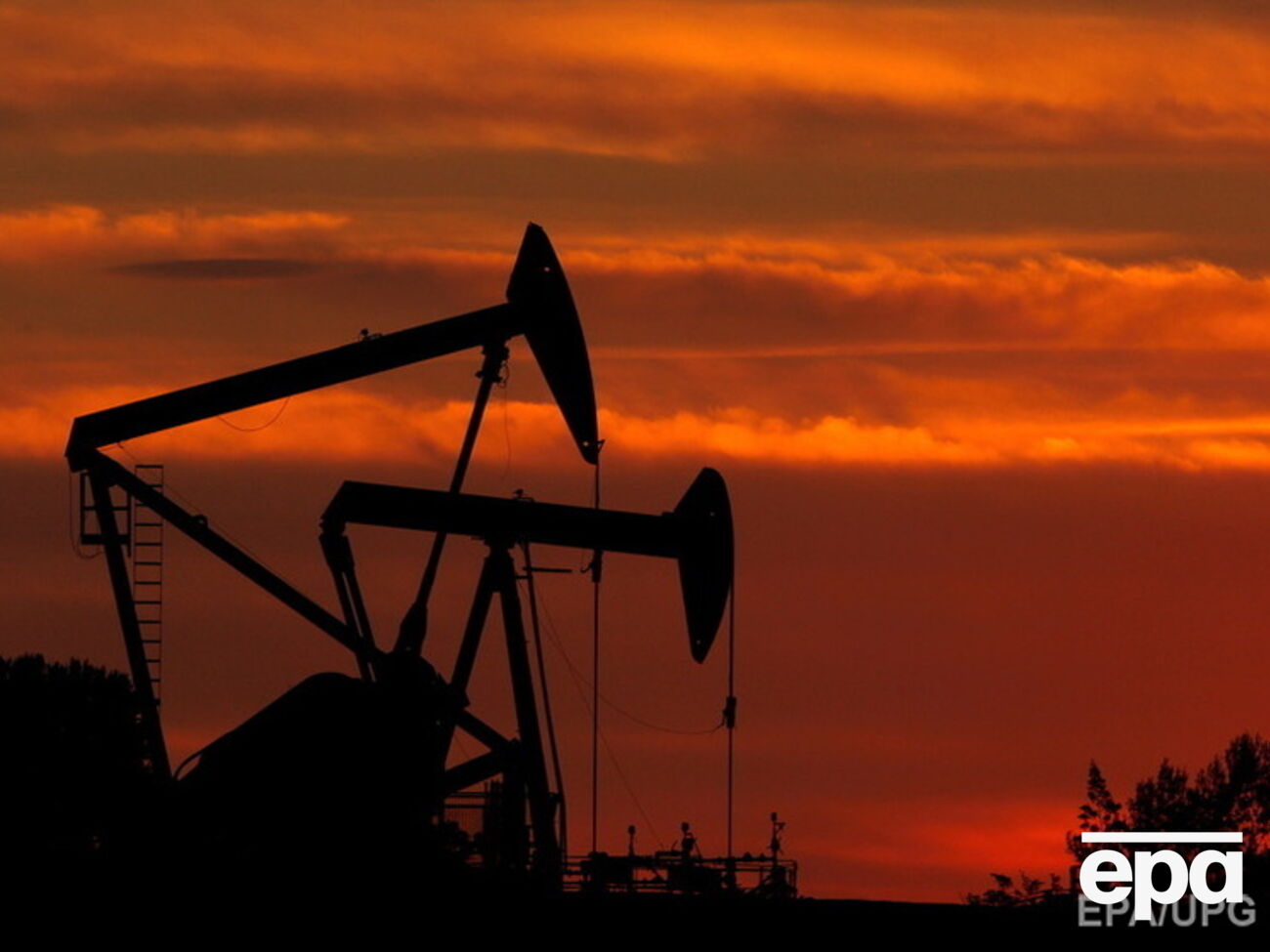 Нефть продолжает дешеветь