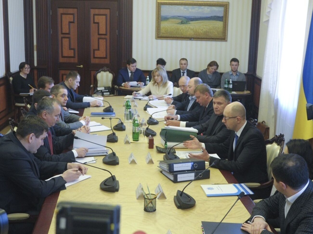 Яценюк потребовал от силовиков довести до суда расследование ряда уголовных производств против режима Януковича