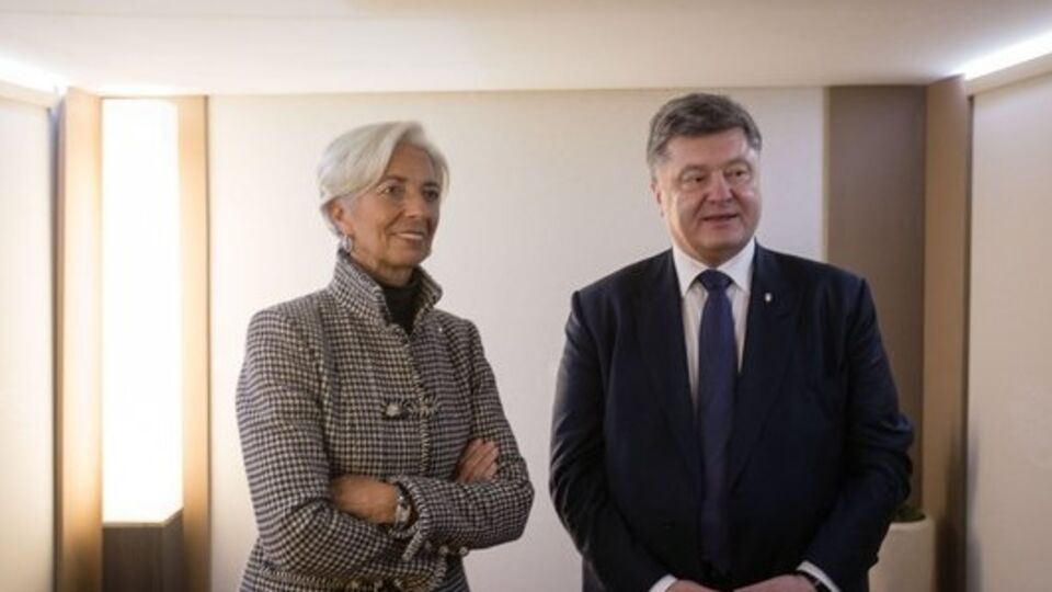 Порошенко побеседовал с Лагард на форуме в Давосе