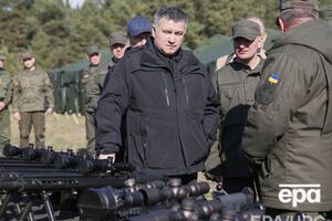 От Яценюка требуют поменять Авакова