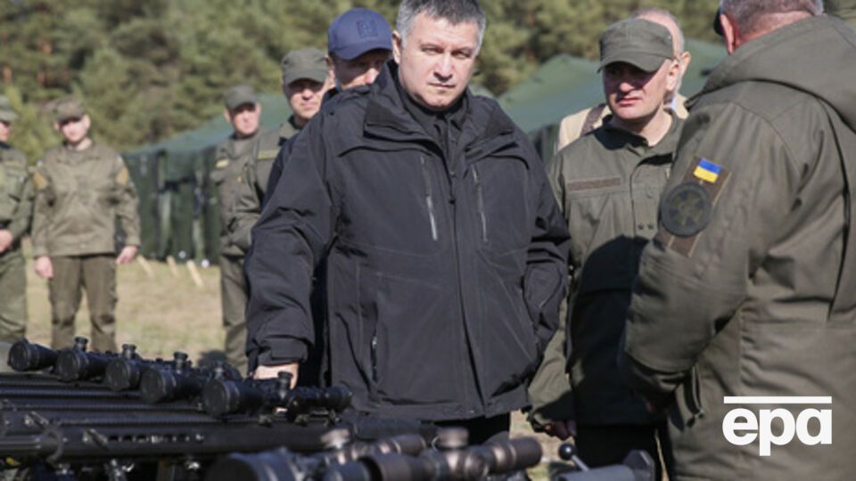 От Яценюка требуют поменять Авакова