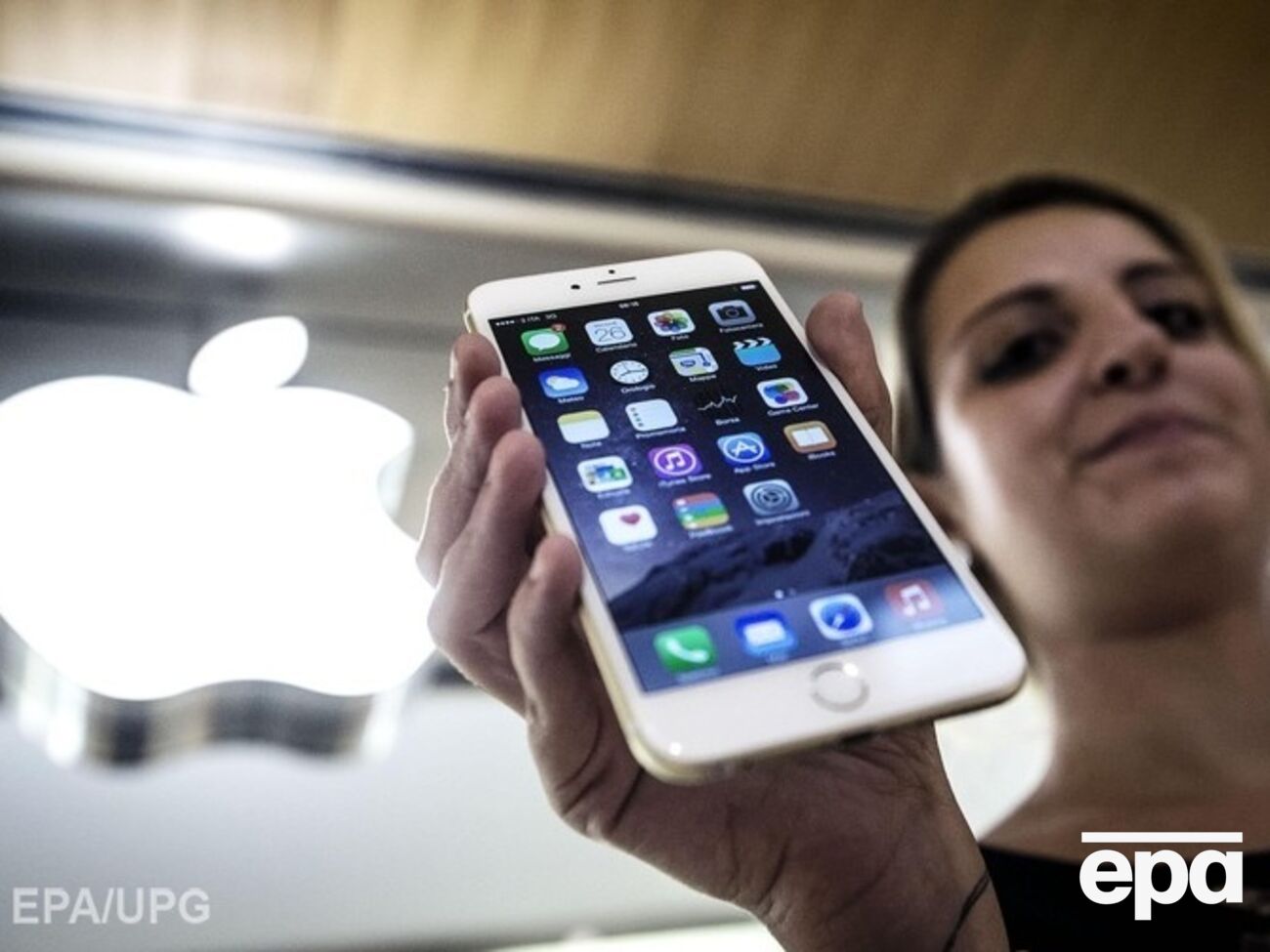 В сети появились первые снимки нового бюджетного iPhone