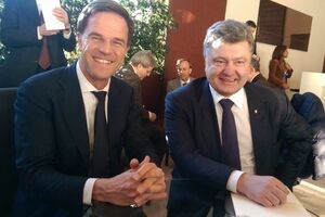 Порошенко и Рютте пообщались в Давосе