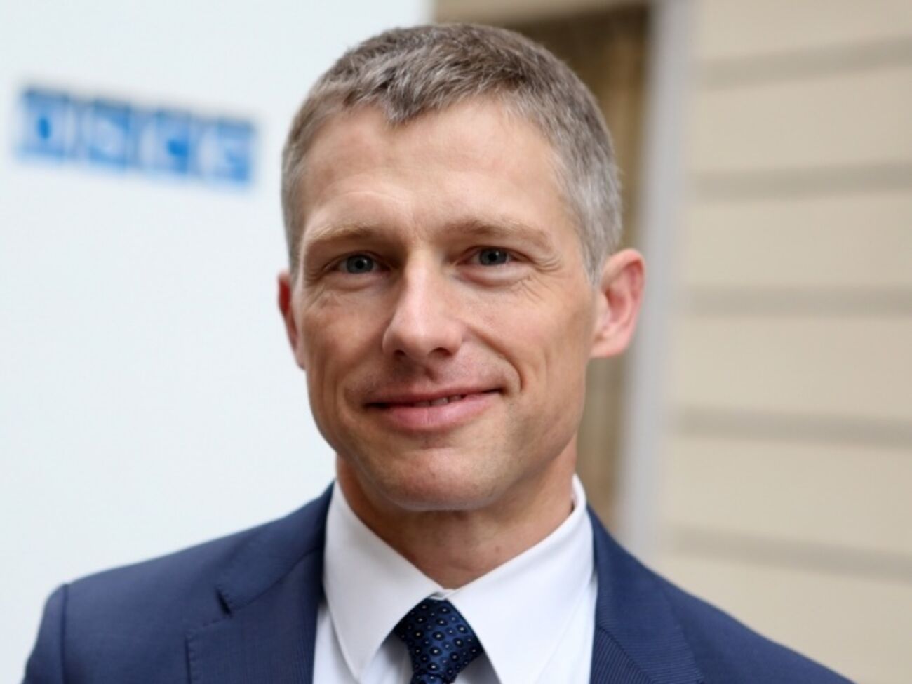 Главный наблюдатель миссии ОБСЕ на российских пунктах пропуска "Гуково" и "Донецк" Симон Ойгстер