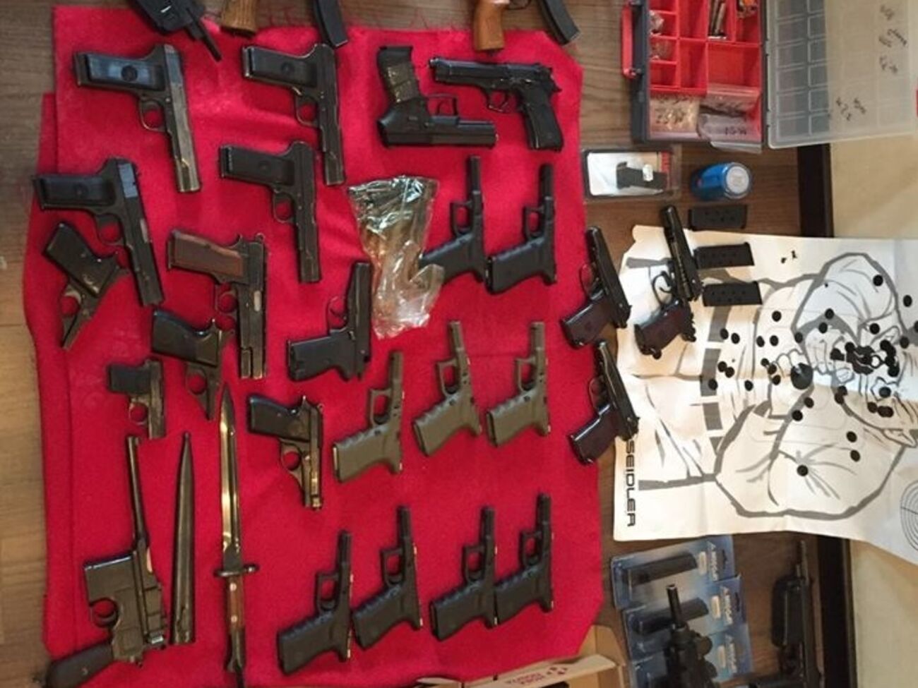 СБУ: В Киеве изъята крупная партия пистолетов европейского производства