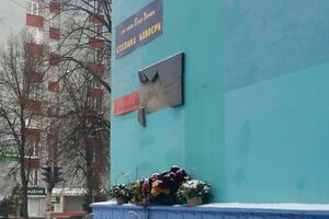В Ровно повредили мемориальную доску Степану Бандере