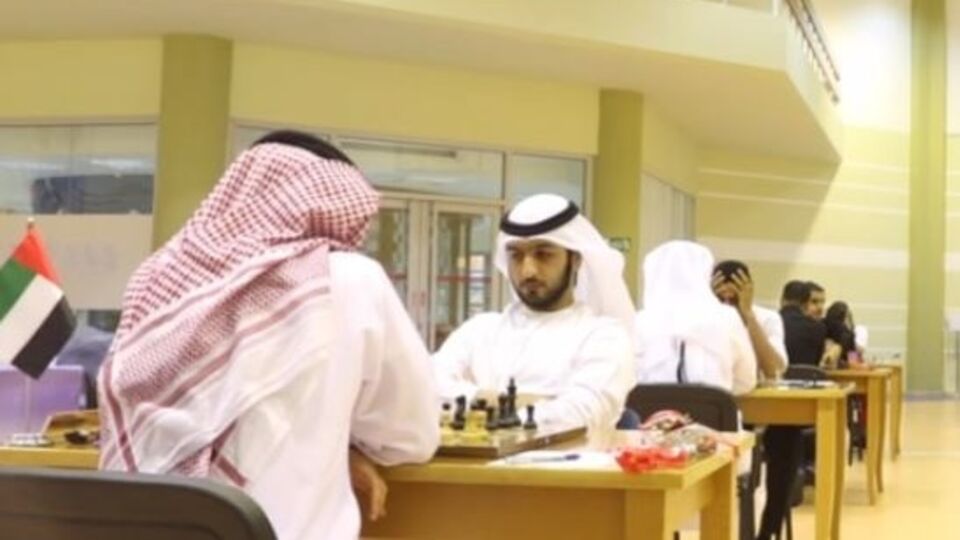 В 1988 году в Иране был снят запрет на игру в шахматы, введенный в 1979 году после "Исламской революции"