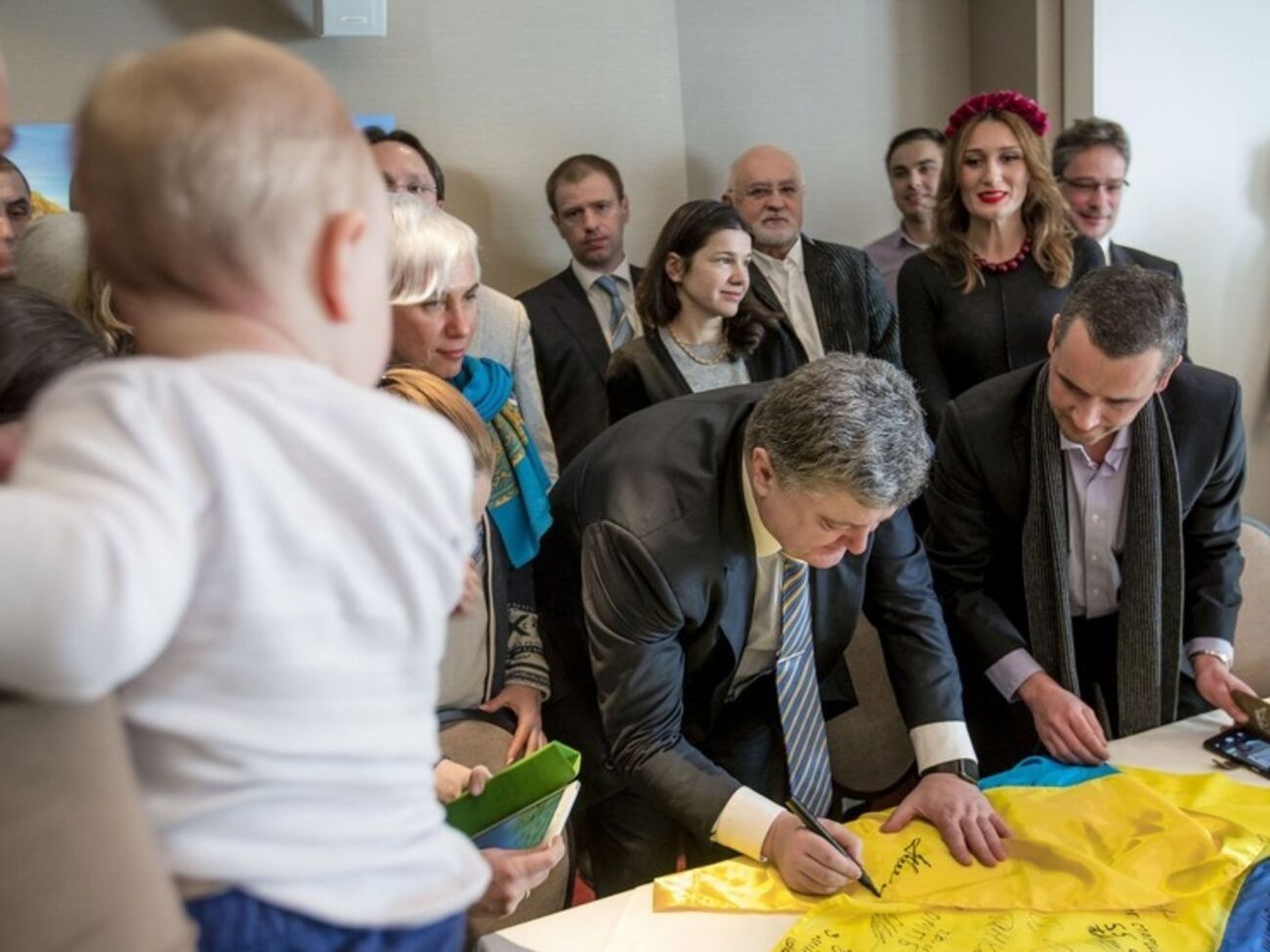 Порошенко поздравил видеообращением всех украинцев, а вживую &ndash; украинцев Швейцарии