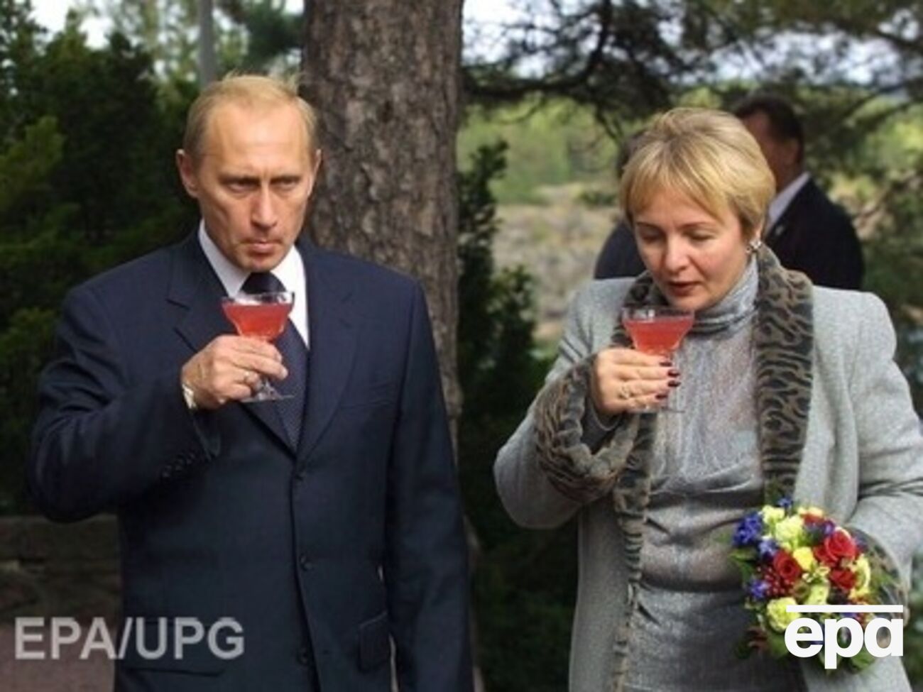 Владимир Путин с женой в Финляндии в 2001 году