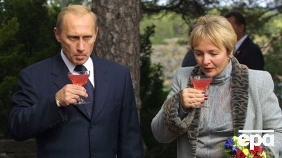 Владимир Путин с женой в Финляндии в 2001 году