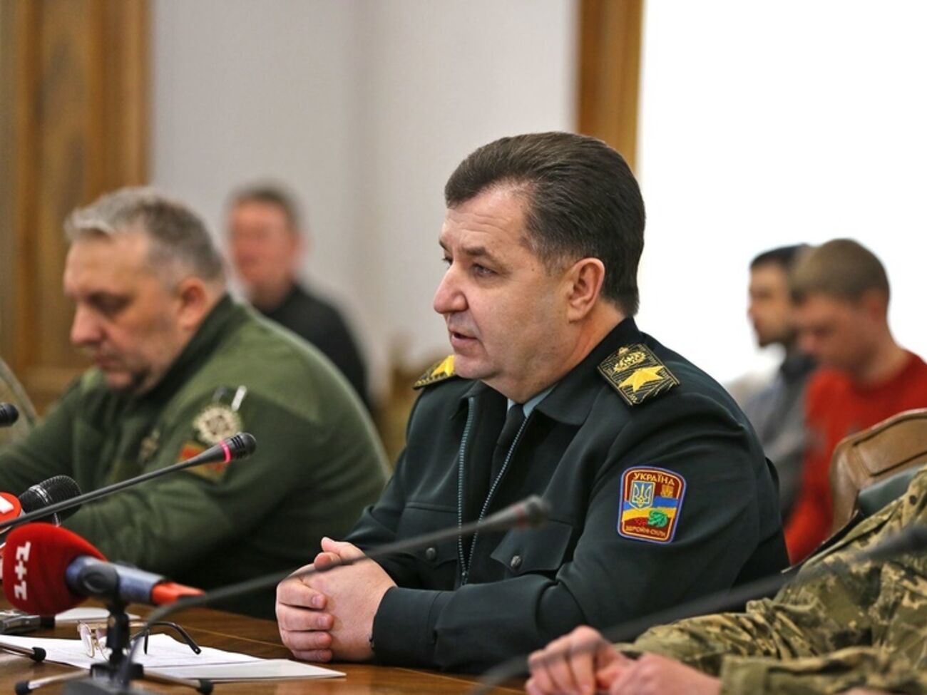 Полторак поручил проверить качество армейских сухпайков на офицерах Генштаба