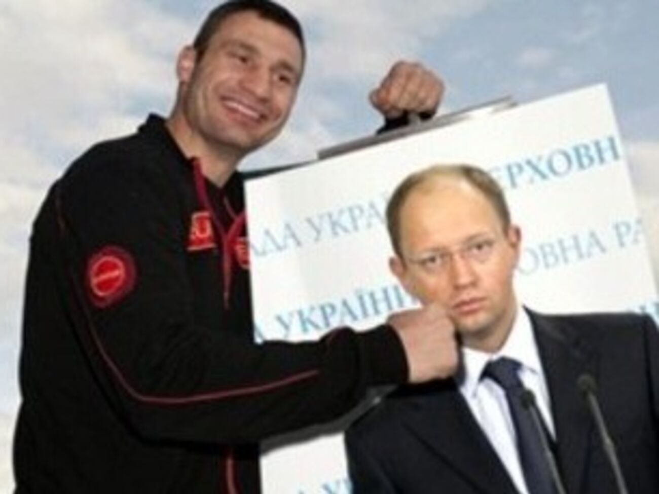 Порошенко и Алиев поздравили друг друга с отправкой первого транзитного&nbsp;контейнерного поезда