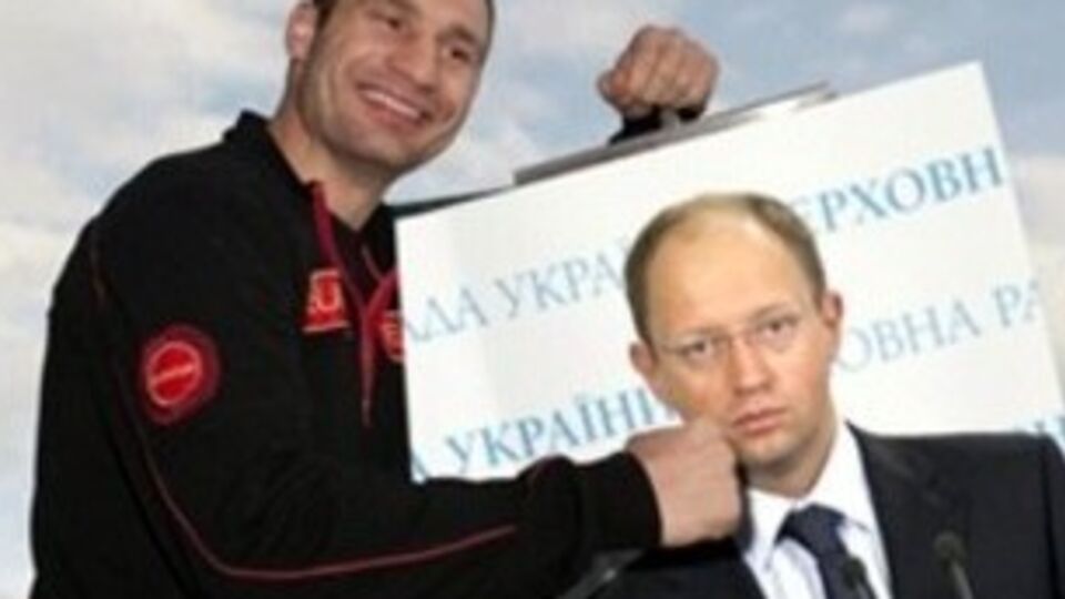 Порошенко и Алиев поздравили друг друга с отправкой первого транзитного контейнерного поезда